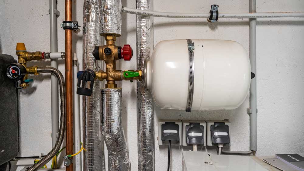 Trienkwasserausdehnungsgefäß mit entsprechenden Anschlüssen