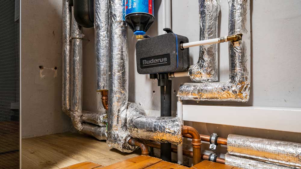 Wasseraufbereitungspatrone für Heizungswasser und dazugehörige Anschlüsse