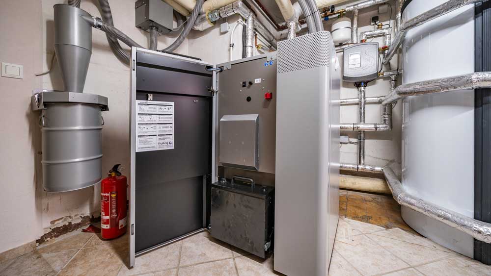 Pelletheizkessel der Firma Fröling, geöffnet