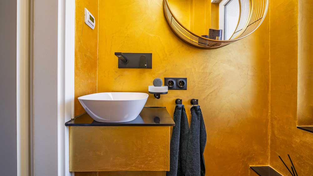 Waschtisch mit Waschbecken