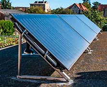 Solaranlage für Warmwasser auf einem Flachdach